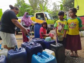 Bekerjasama dengan Kementrian PUPR Berikan Bantuan Air Tangki di Getasan